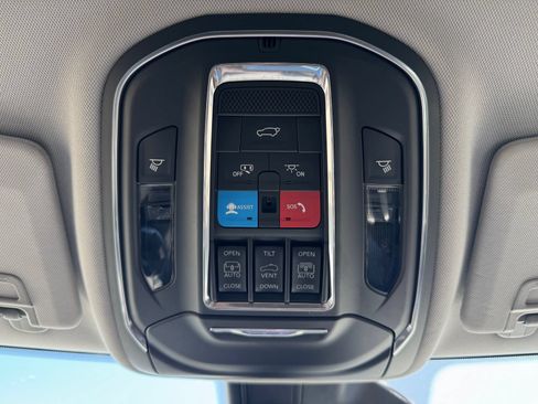 Used 2023 Jeep Grand Cherokee 4WD 4xe image 25