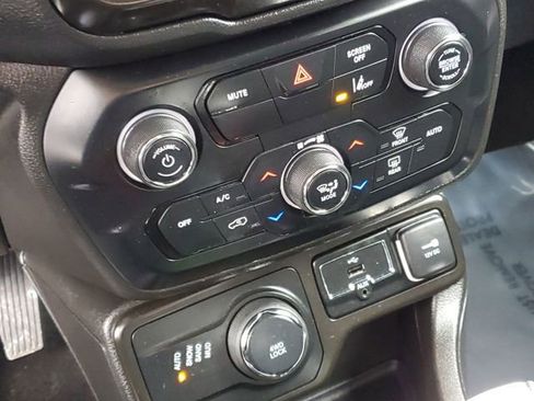 Used 2021 Jeep Renegade Latitude image 17