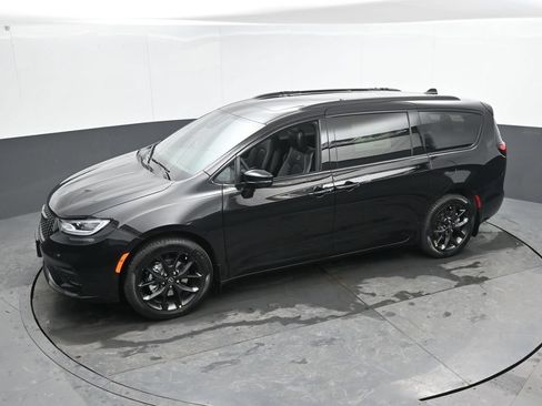 New 2026 Chrysler Pacifica Select w/ S Appearance Package FWD image 35