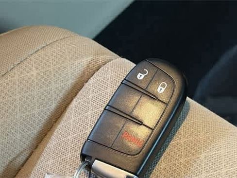 Used 2022 Jeep Grand Cherokee Laredo E image 32