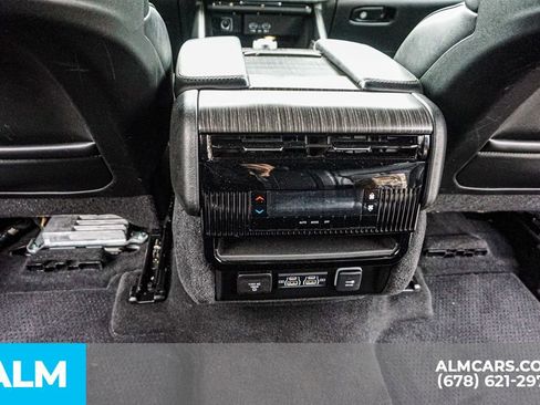 Used 2024 Jeep Wagoneer L Series II w/ Flexible Seating Group AWD/4WD image 33