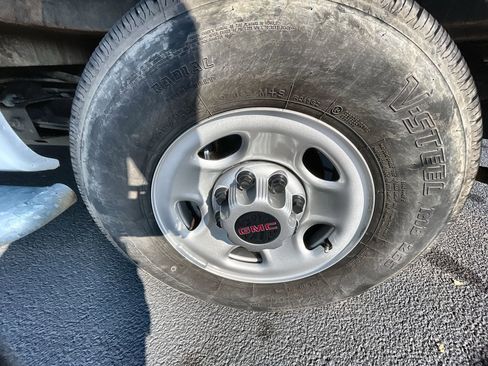 Used 2024 GMC Savana 2500 w/ Driver Convenience Package image 28