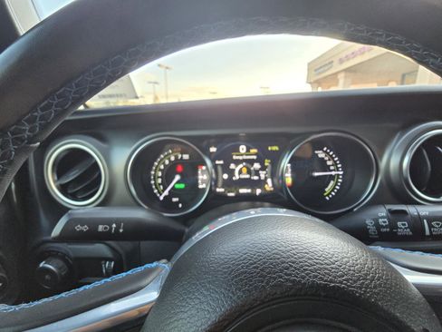Used 2023 Jeep Wrangler Unlimited Rubicon 4xe w/ Cold Weather Group AWD/4WD image 14