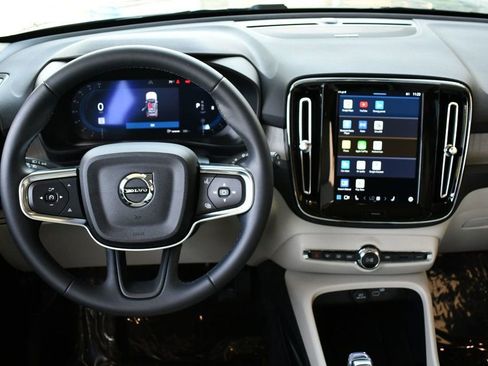 Used 2025 Volvo XC40 B5 Ultra image 45