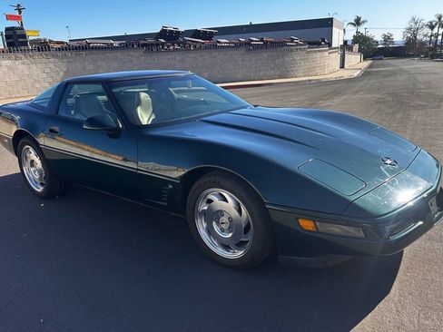 Used 1996 Chevrolet Corvette Coupe RWD image 16