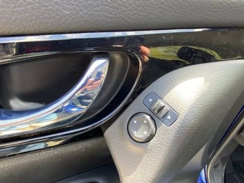 Used 2017 Nissan Rogue Sport SV w/ SV Premium Package AWD/4WD image 18