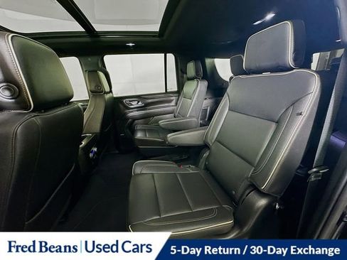 Used 2023 GMC Yukon XL SLT w/ SLT Premium Package image 28