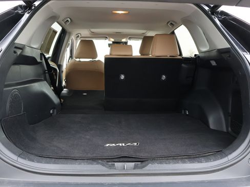 Used 2020 Toyota RAV4 Limited image 18