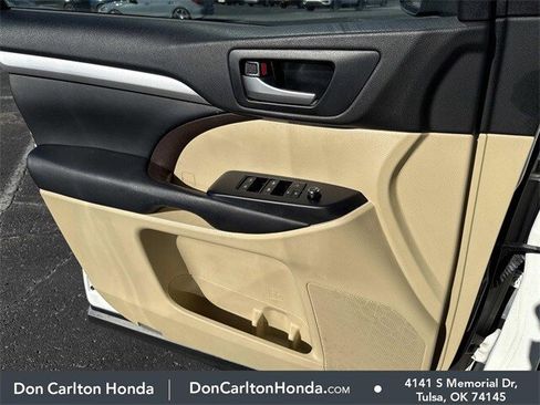 Used 2017 Toyota Highlander XLE image 12