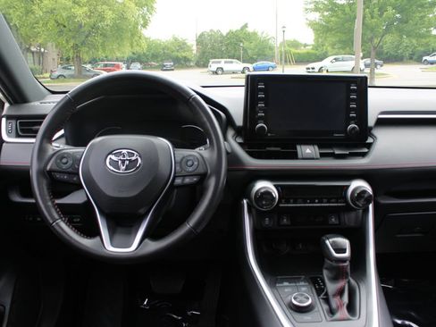 Used 2022 Toyota RAV4 SE w/ Weather & Moonroof Package AWD/4WD image 14