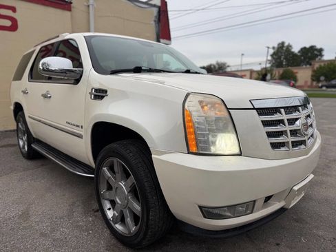 Used 2009 Cadillac Escalade AWD image 3