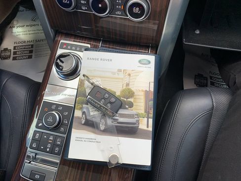 Used 2017 Land Rover Range Rover HSE AWD/4WD image 9