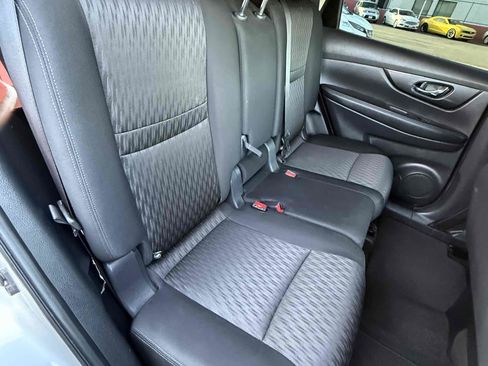 Used 2017 Nissan Rogue SV FWD image 10