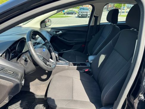Used 2018 Ford Focus SE w/ SE Appearance Package image 22