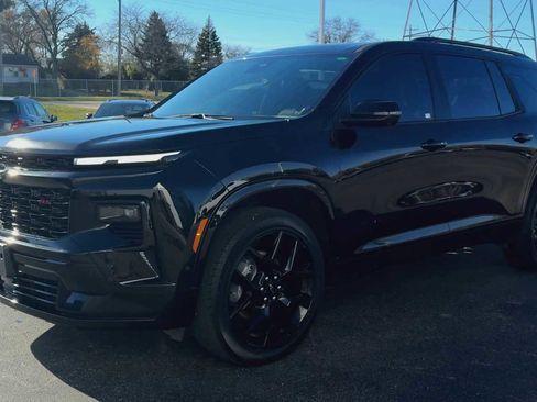 Used 2024 Chevrolet Traverse RS image 9