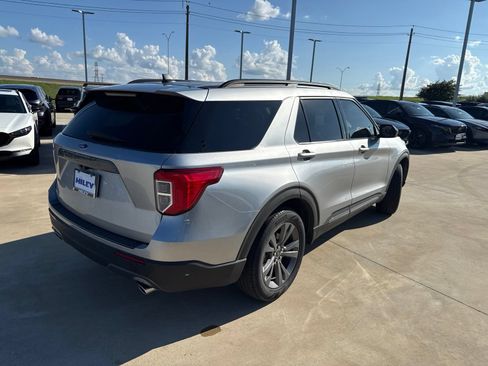 Used 2022 Ford Explorer XLT w/ Equipment Group 202A RWD image 2