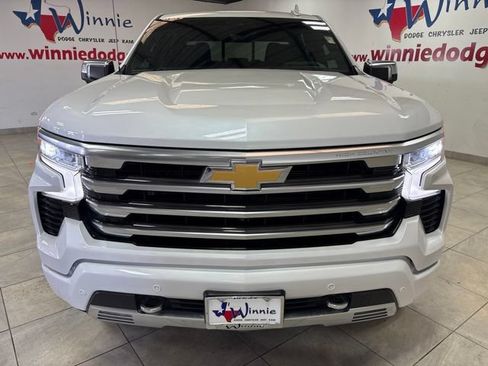 Used 2024 Chevrolet Silverado 1500 High Country w/ High Country Premium Package AWD/4WD image 2