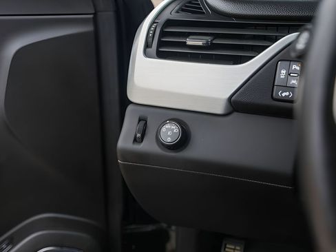 Used 2018 GMC Yukon SLT RWD image 15