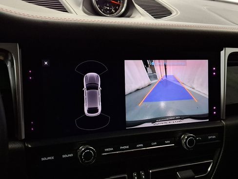 Used 2021 Porsche Macan image 17