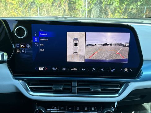 Used 2025 Chevrolet Equinox EV LT image 18