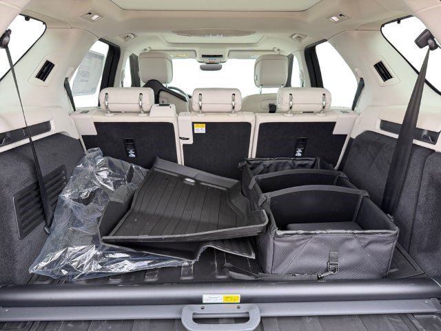 New 2026 Land Rover Discovery S AWD/4WD image 18