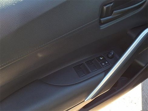 Used 2024 Toyota Corolla Cross LE image 12