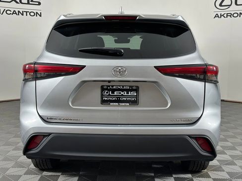 Used 2021 Toyota Highlander XLE AWD/4WD image 8