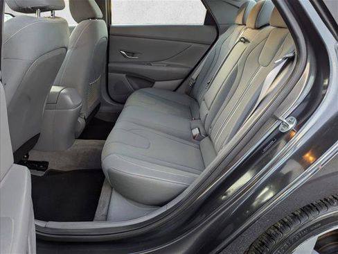 Certified 2022 Hyundai Elantra SEL w/ Convenience + Premium Package image 18