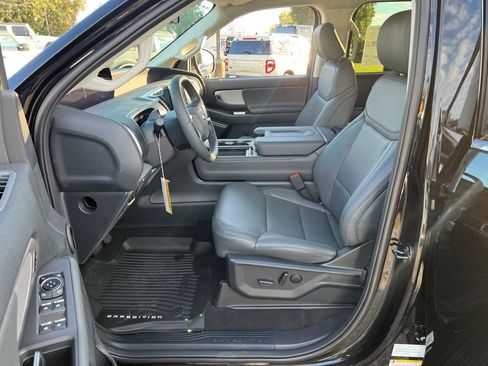 New 2026 Ford Expedition Active image 16