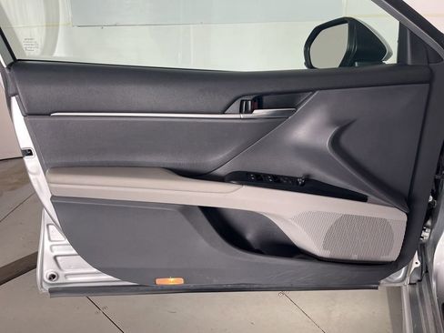 Used 2019 Toyota Camry SE w/ Carpet Mat Package FWD image 26