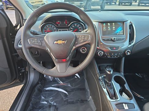 Used 2017 Chevrolet Cruze LT w/ Convenience Package FWD image 15