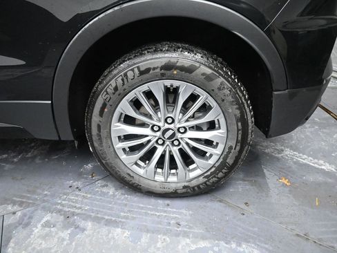 Used 2025 Cadillac XT4 Premium Luxury image 15