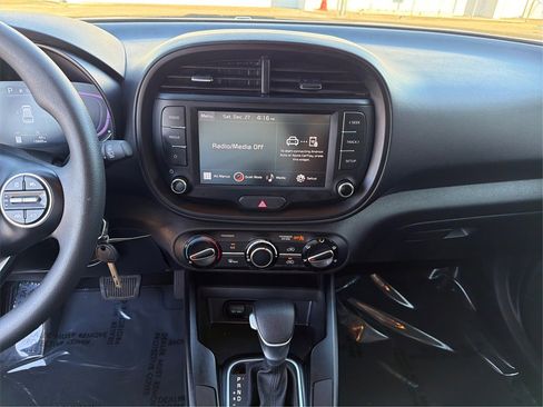 Used 2025 Kia Soul LX w/ LX Technology Package image 14