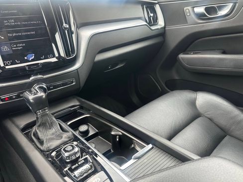 Used 2019 Volvo XC60 T6 Momentum w/ Premium Package AWD/4WD image 18