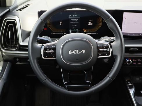 Used 2025 Kia Sorento S image 12