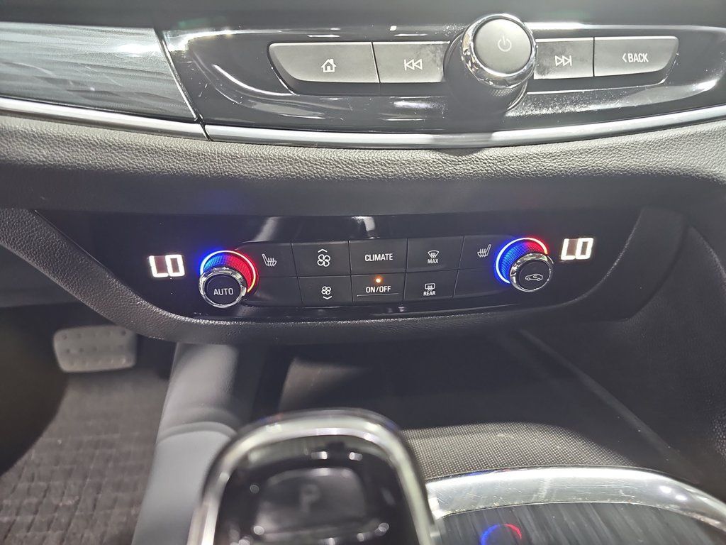 Used 2021 Buick Enclave Essence w/ Sound and Sites Package AWD/4WD image 21