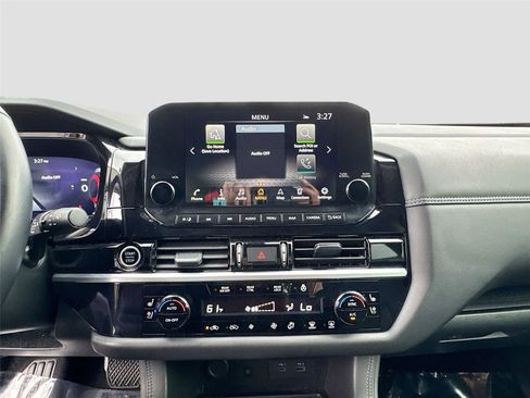 Used 2024 Nissan Pathfinder Platinum image 12