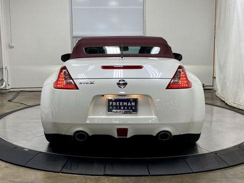 Used 2017 Nissan 370Z Touring Sport RWD image 16