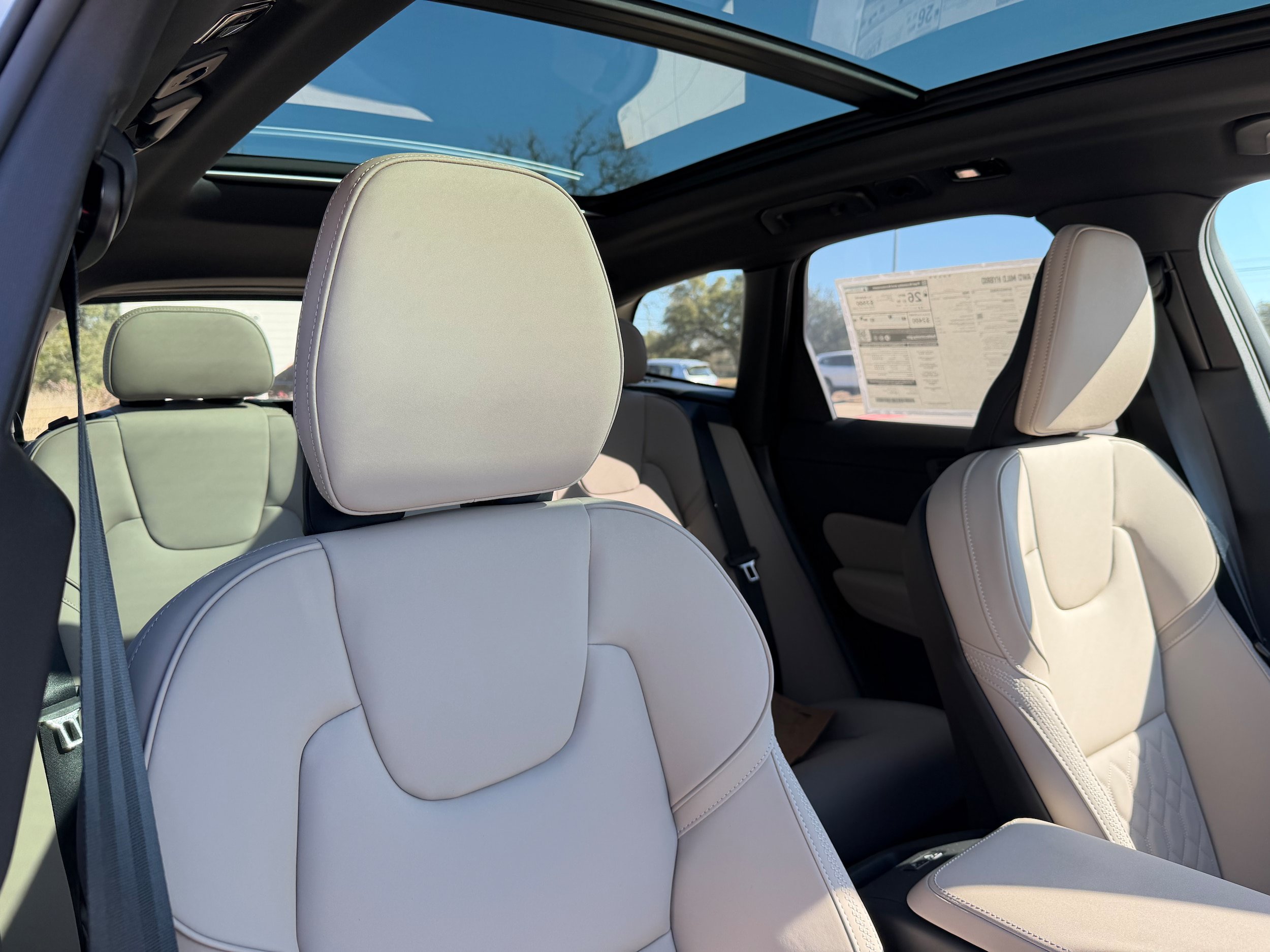 New 2026 Volvo XC60 B5 Plus w/ Protection Package Premier AWD/4WD image 9