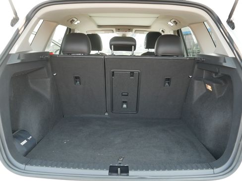 Used 2023 Volkswagen Taos SE w/ Panoramic Sunroof Package AWD/4WD image 18