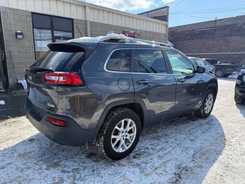 Used 2017 Jeep Cherokee Latitude w/ True North Edition image 4