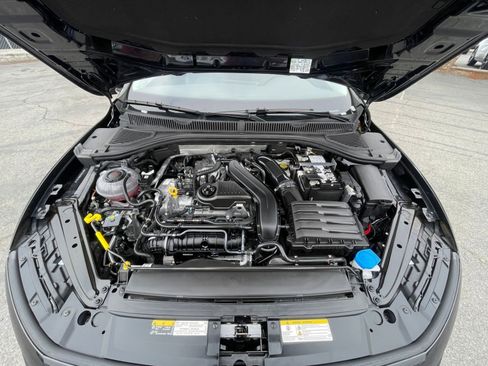 Used 2025 Volkswagen Jetta SE image 32