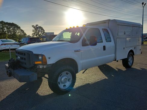 Used 2005 Ford F350 XL AWD/4WD image 3