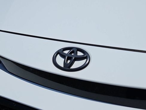 Used 2021 Toyota Corolla SE w/ Carpet Mat Package (TMS) FWD image 33