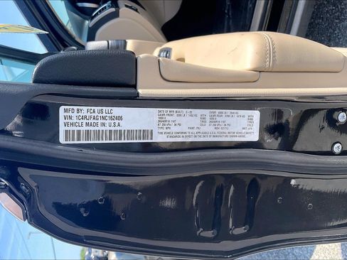 Used 2022 Jeep Grand Cherokee Laredo E AWD/4WD image 30
