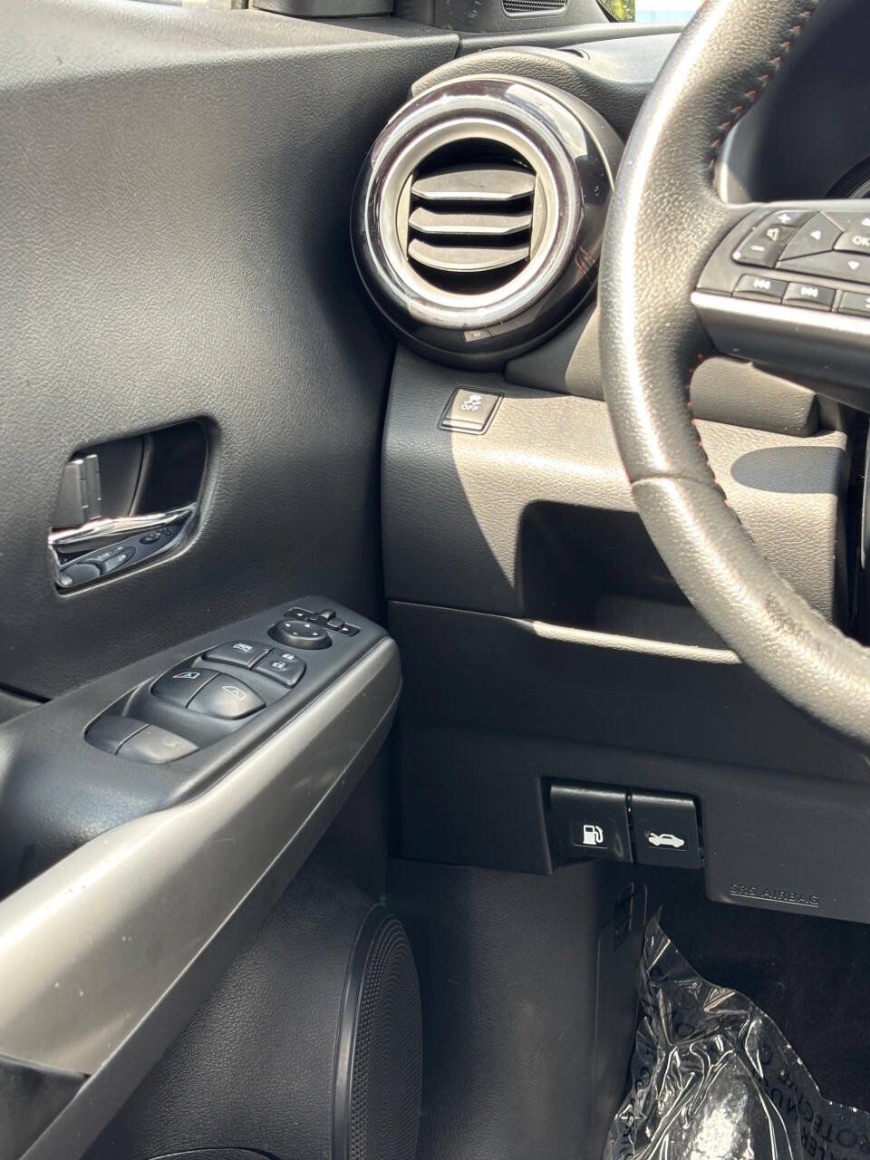 Used 2019 Nissan Kicks SR w/ SR Premium Package FWD image 25