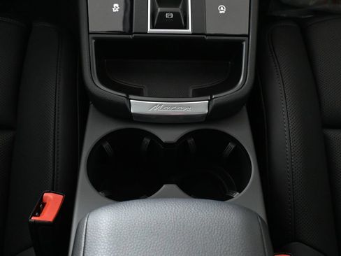 Used 2026 Porsche Macan AWD/4WD image 26