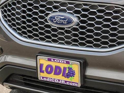 Used 2023 Ford Edge SEL image 8