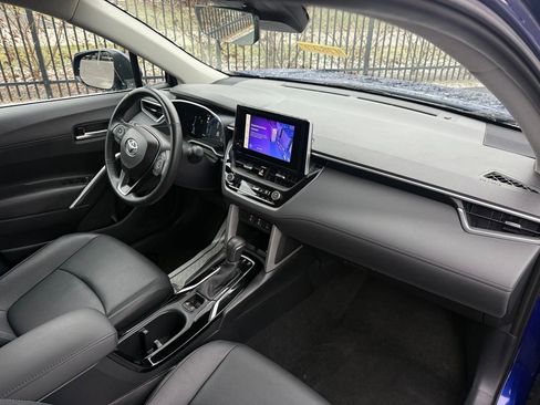Used 2024 Toyota Corolla Cross XLE image 14
