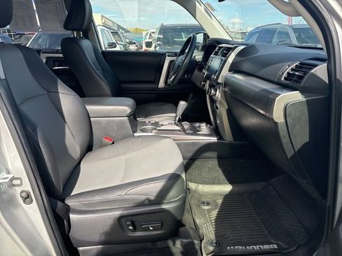 Used 2020 Toyota 4Runner SR5 Premium image 18